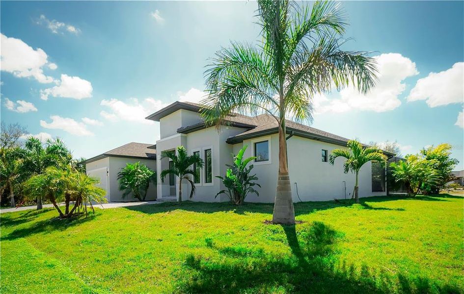 Exterior details and patio area of a home in , Rotonda West (Image 31).
