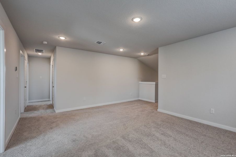 Spacious, unfurnished interior of a new home in Garden Grove, San Antonio (Image 26).