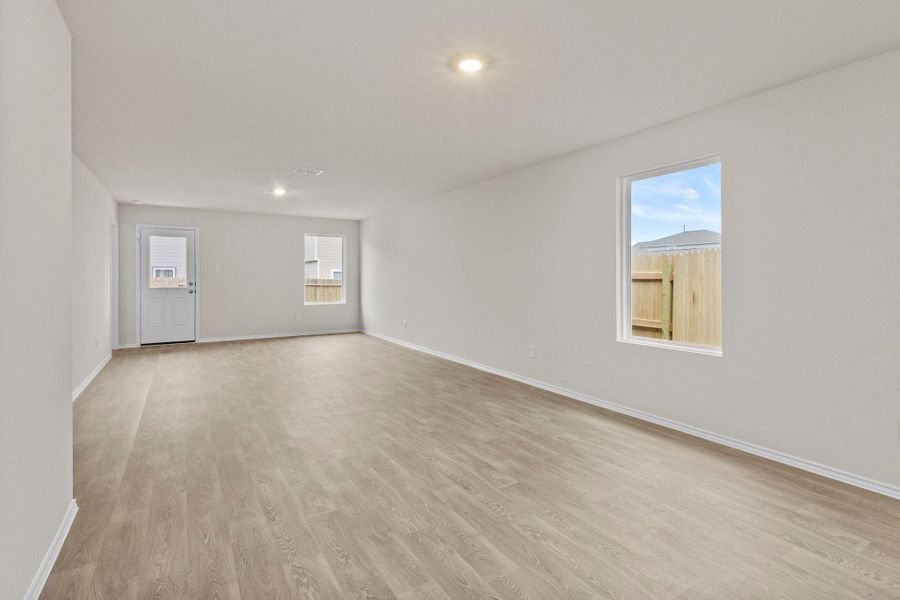Spacious, unfurnished interior of a new home in Sunset Oaks, Maxwell (Image 25).