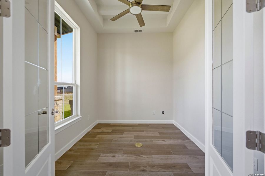 Spacious, unfurnished interior of a new home in , Floresville (Image 20).