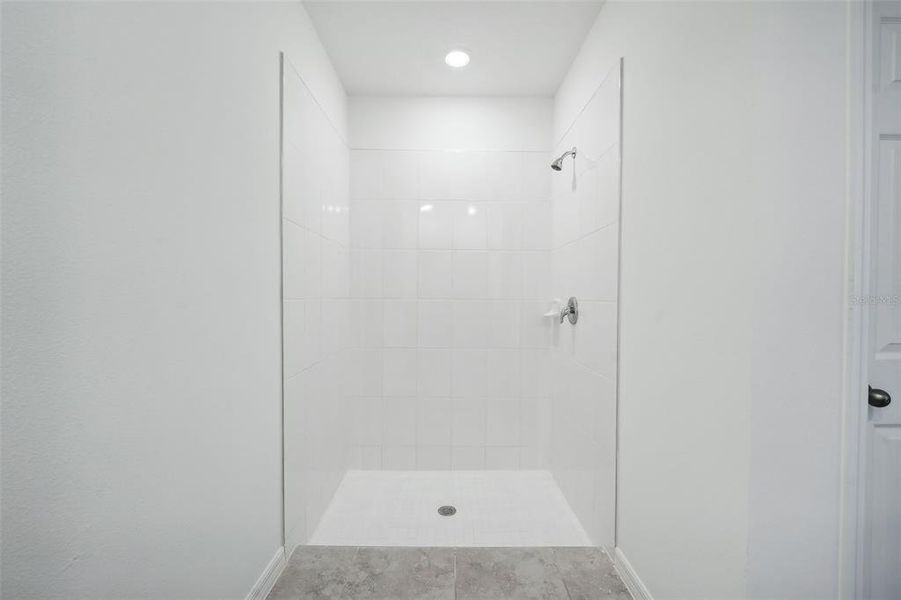 Spacious, unfurnished interior of a new home in Fox Pointe at Rivers Edge, Leesburg (Image 22).