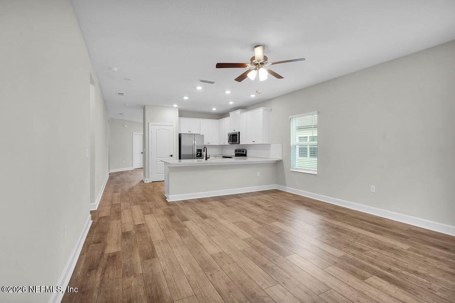 Spacious, unfurnished interior of a new home in , Jacksonville (Image 12).