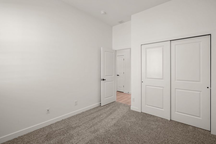 Spacious, unfurnished interior of a new home in Tierra Del Este 91, El Paso (Image 27).