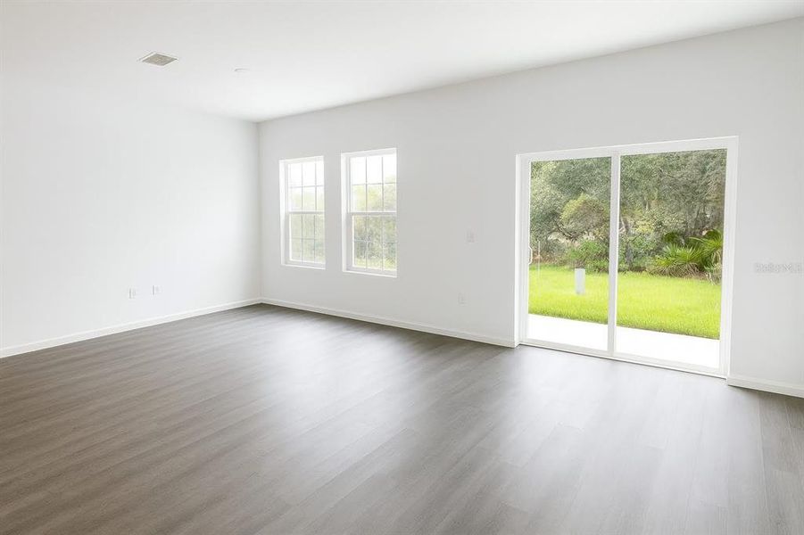 Spacious, unfurnished interior of a new home in , Kissimmee (Image 11).