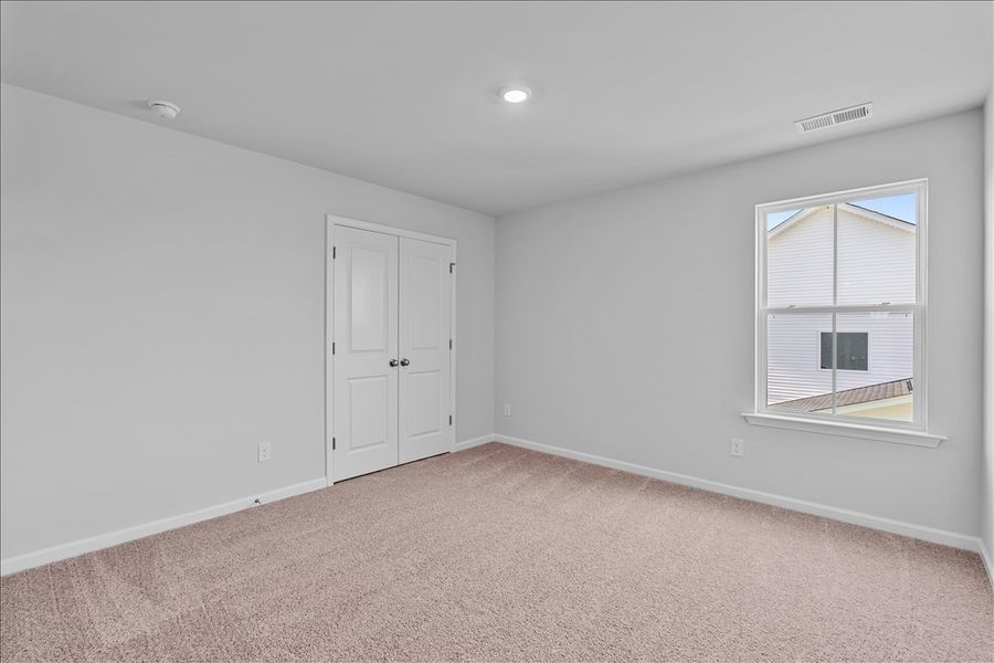 Spacious, unfurnished interior of a new home in Fieldstone, Lexington (Image 40).