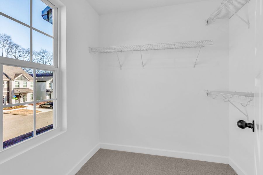 Spacious, unfurnished interior of a new home in Oxford Station, Gallatin (Image 25).