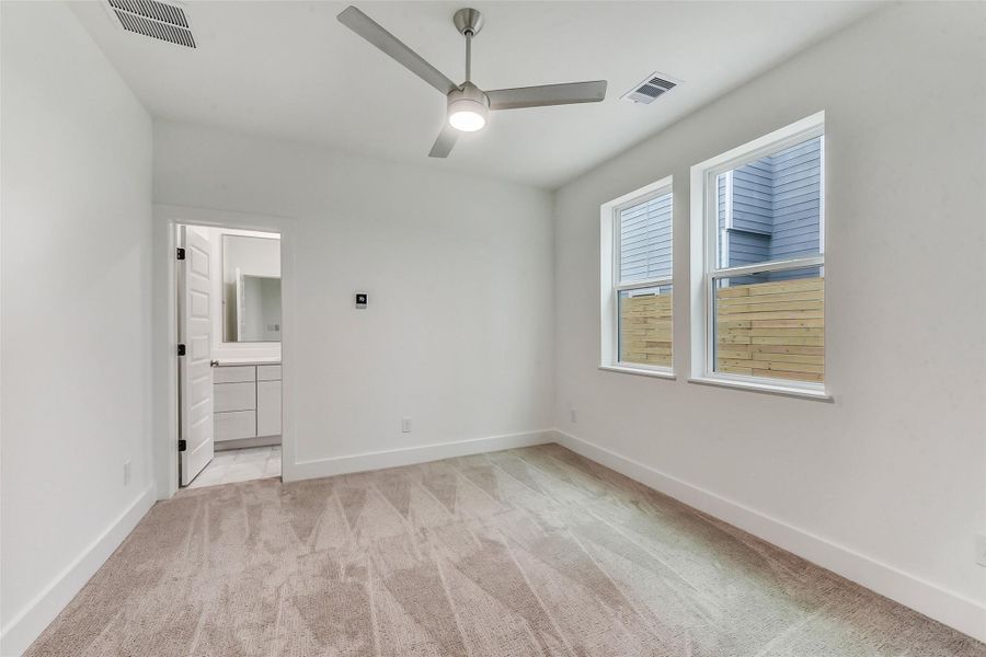 Spacious, unfurnished interior of a new home in , Houston (Image 17).