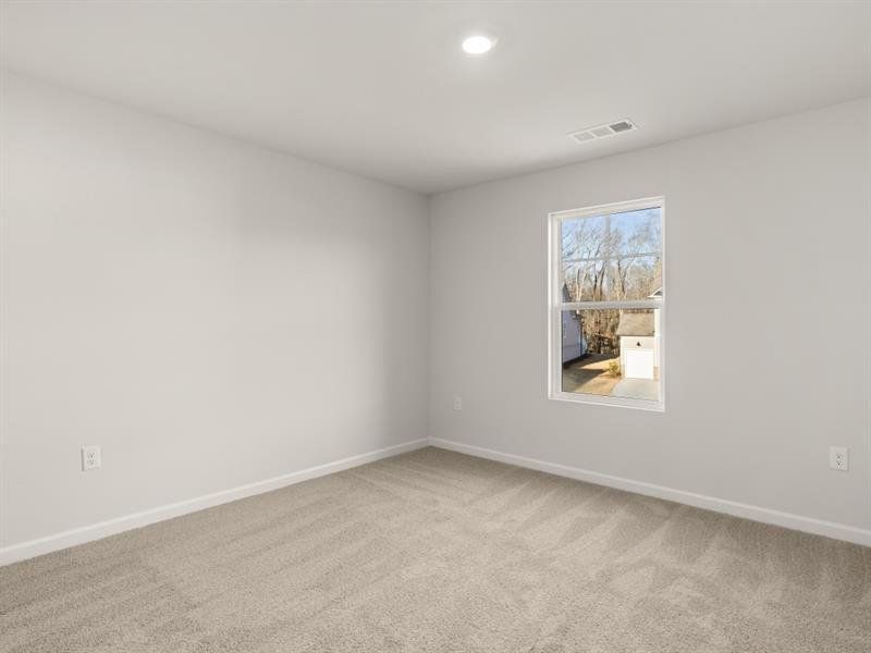 Spacious, unfurnished interior of a new home in Falcon Landing, Gainesville (Image 14).