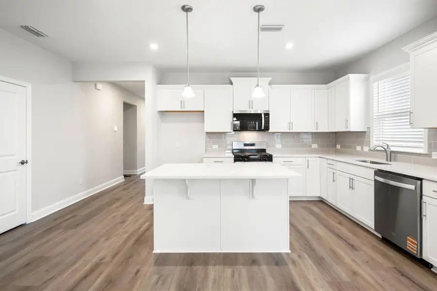 Furnished interior view inside a new home in Salem Bay, Beaufort (Image 7).