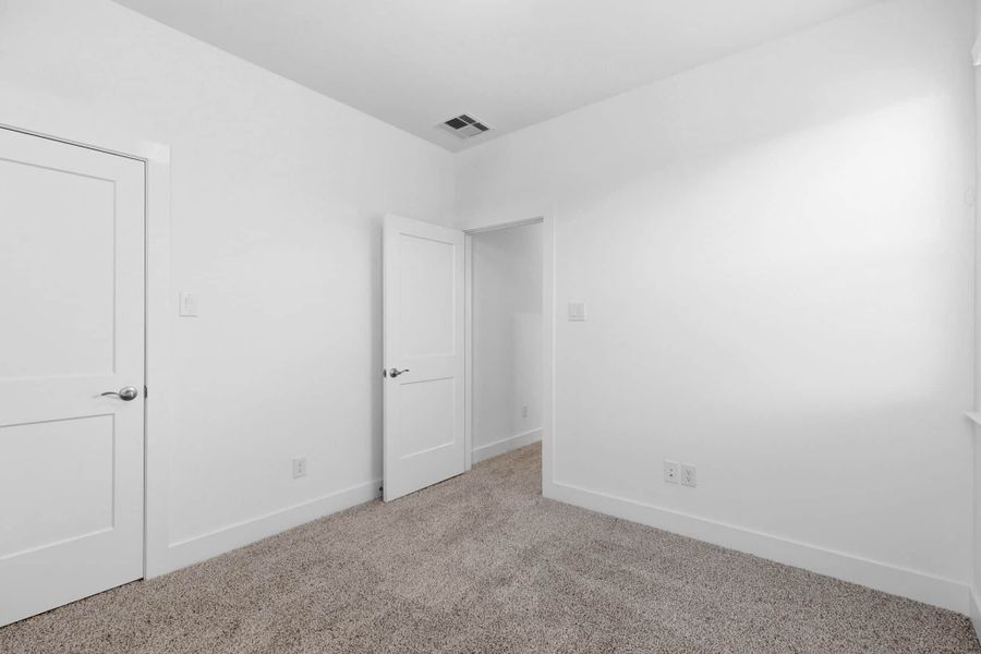 Spacious, unfurnished interior of a new home in Parkside on the River, Georgetown (Image 56).