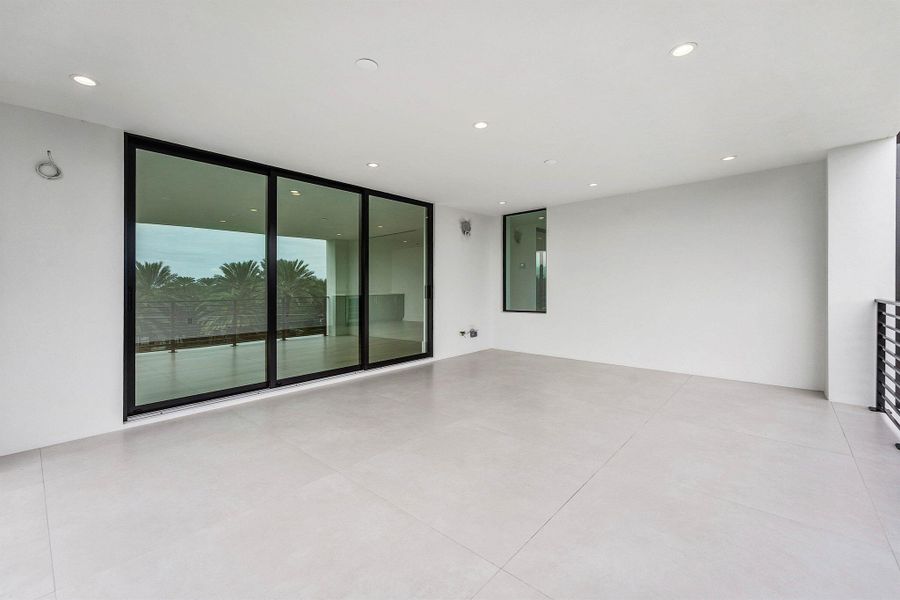 Spacious, unfurnished interior of a new home in , Boca Raton (Image 22).