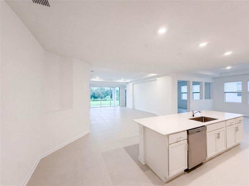 Spacious, unfurnished interior of a new home in Meadow Pointe, Groveland (Image 32).