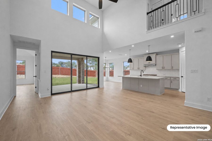 Spacious, unfurnished interior of a new home in Ladera, San Antonio (Image 6).