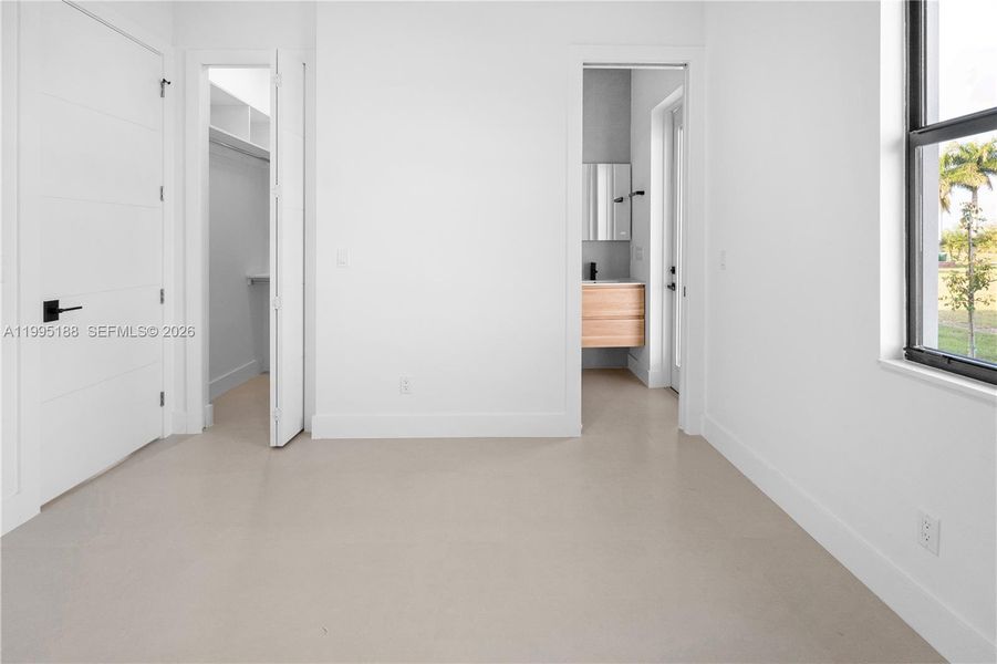 Spacious, unfurnished interior of a new home in , Cape Coral (Image 39).