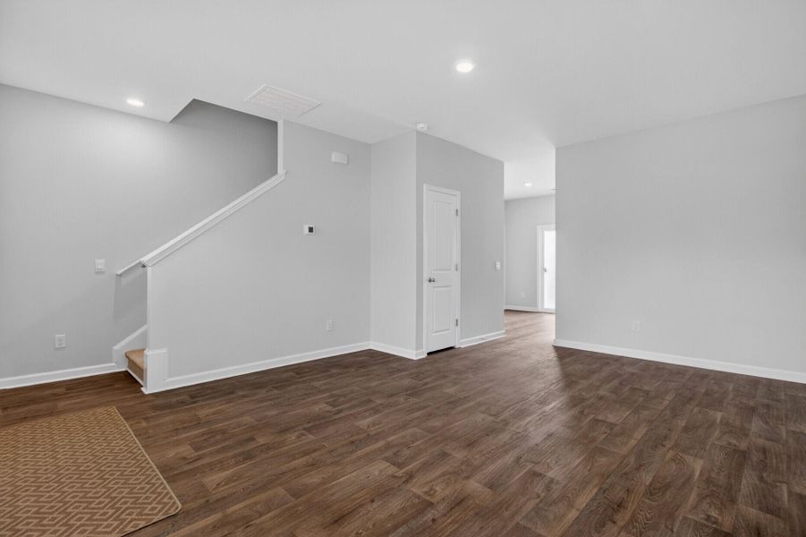 Spacious, unfurnished interior of a new home in Back River Bend, Goose Creek (Image 14).