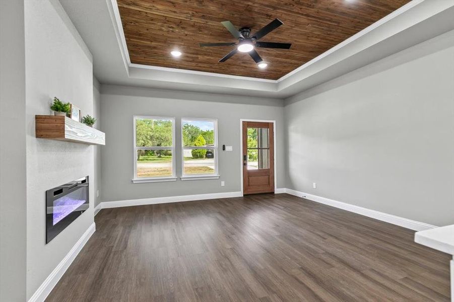 Spacious, unfurnished interior of a new home in , Granbury (Image 18).