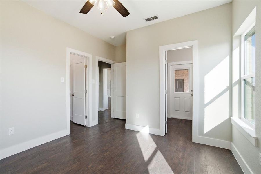 Spacious, unfurnished interior of a new home in , Abilene (Image 24).