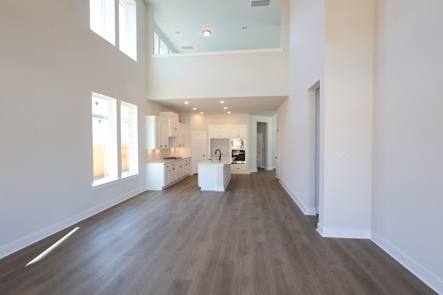 Spacious, unfurnished interior of a new home in Clopton Farms, Montgomery (Image 8).