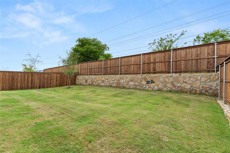 Exterior details and patio area of a home in Inspiration, Lucas (Image 4).