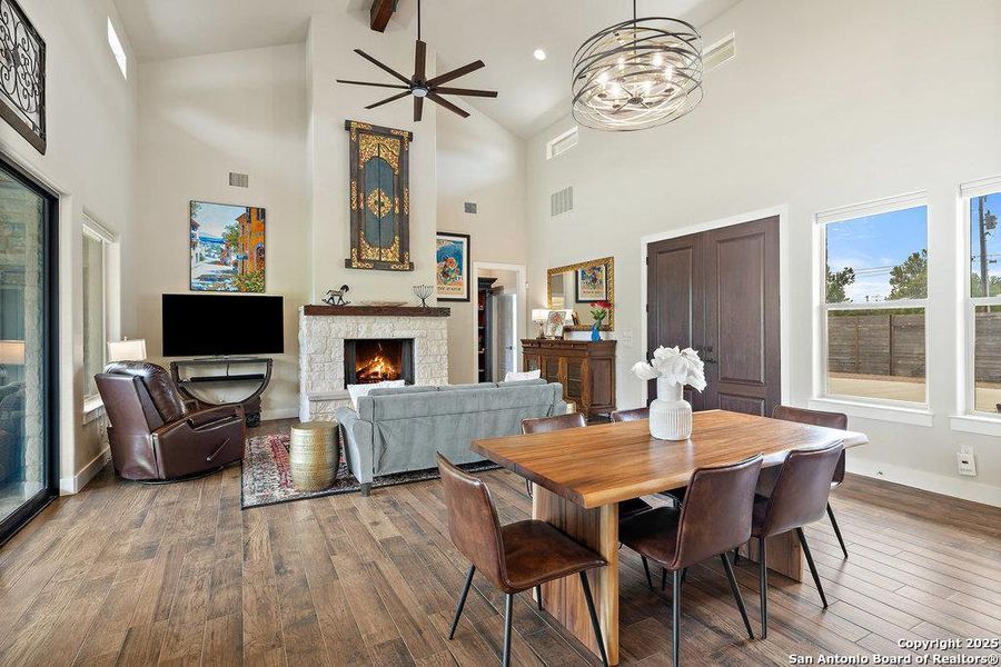 Furnished interior view inside a new home in , Blanco (Image 6).