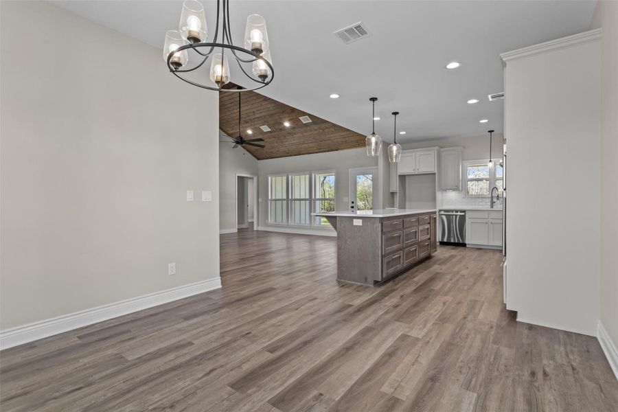 Furnished interior view inside a new home in , Grapeland (Image 4).
