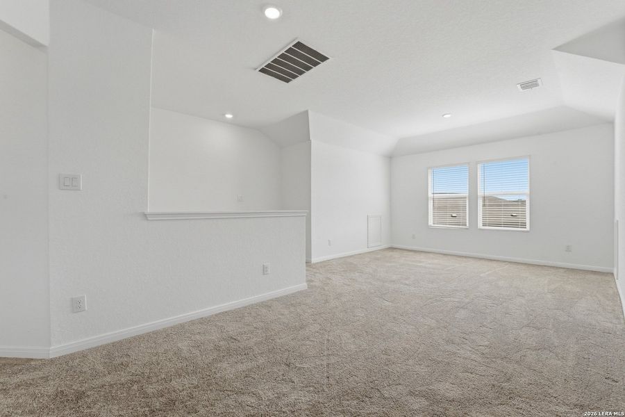 Spacious, unfurnished interior of a new home in Guadalupe Heights, Seguin (Image 38).