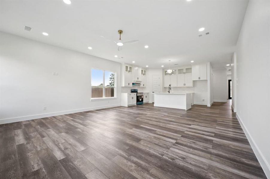 Spacious, unfurnished interior of a new home in , Gun Barrel City (Image 15). Spacious, unfurnished interior of a new home in , Gun Barrel City (Image 15).