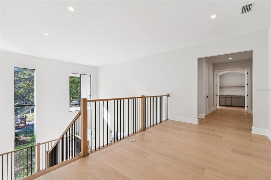 Spacious, unfurnished interior of a new home in , Tampa (Image 45).