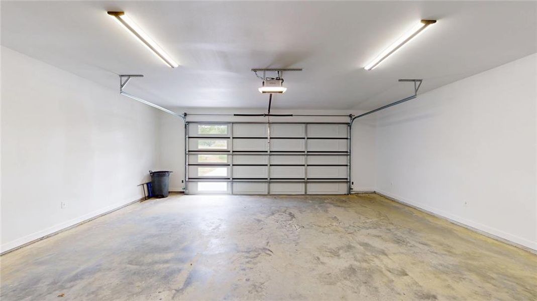 Spacious, unfurnished interior of a new home in , Cleburne (Image 25).