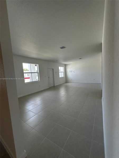 Spacious, unfurnished interior of a new home in Hawthorne at Galiano Pointe, Miami (Image 21).
