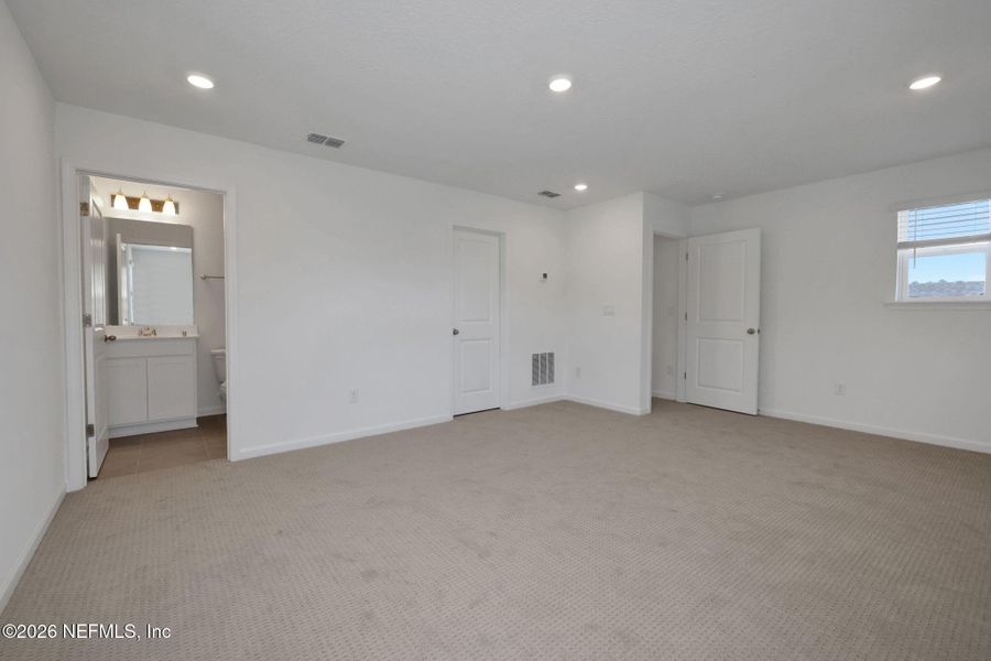 Spacious, unfurnished interior of a new home in Hyland Trail, Green Cove Springs (Image 19).