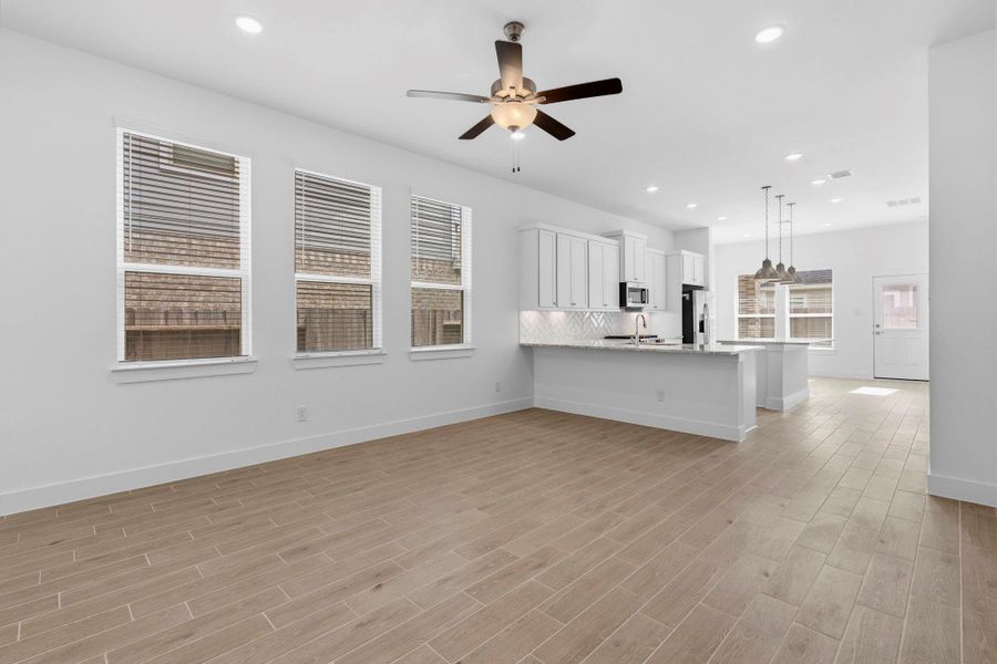 Spacious, unfurnished interior of a new home in Emory Glen, Magnolia (Image 15).