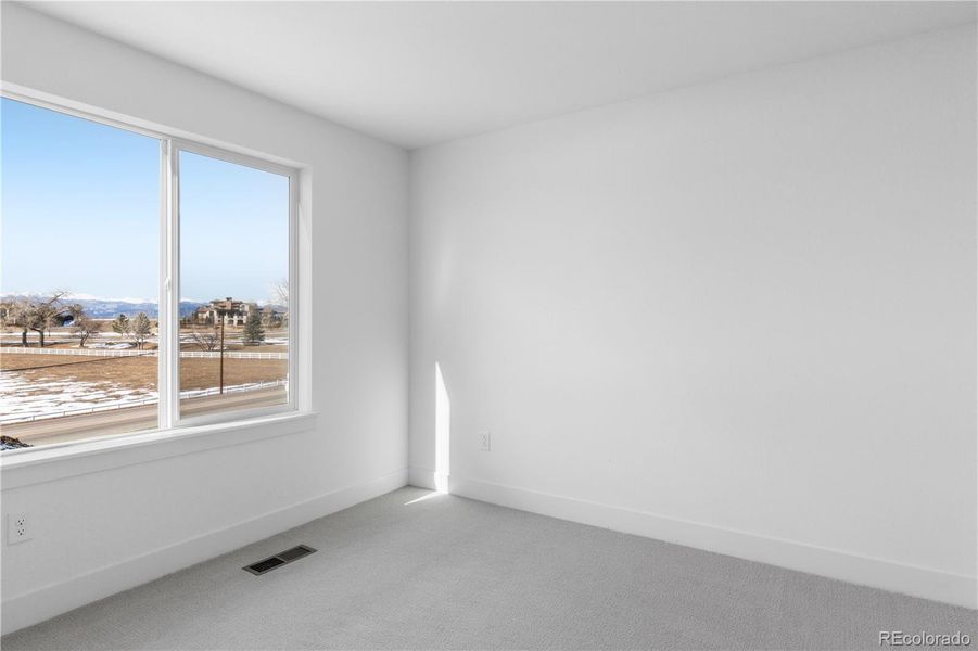 Spacious, unfurnished interior of a new home in Dillon Pointe - Skyview, Broomfield (Image 19).