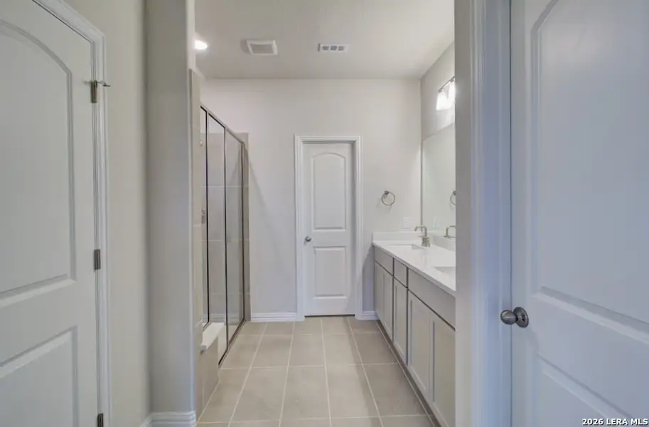 Furnished interior view inside a new home in Meyer Ranch - Enclave, New Braunfels (Image 9).