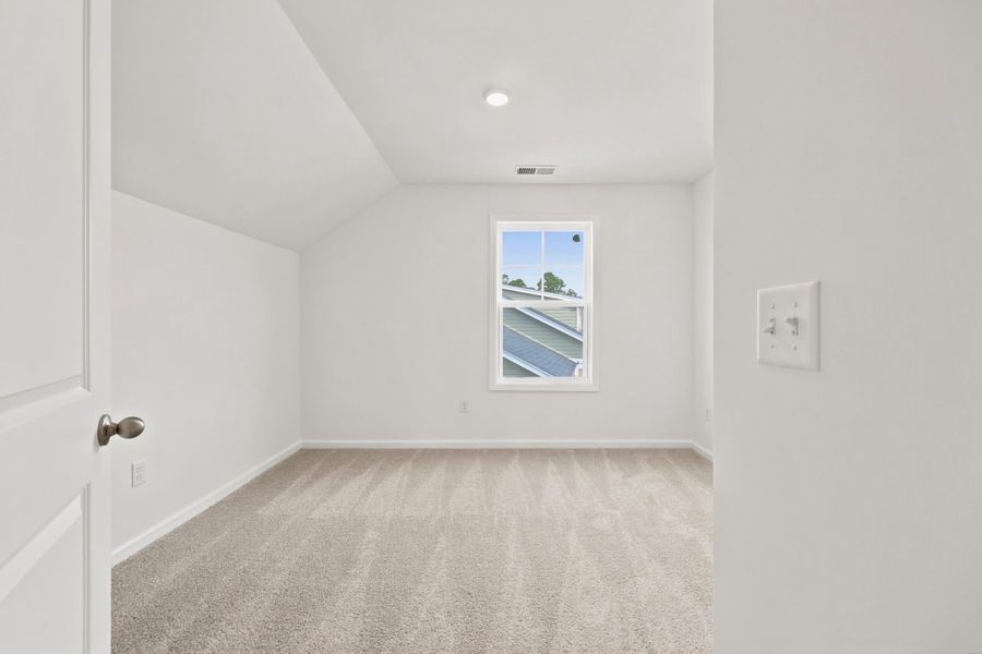 Spacious, unfurnished interior of a new home in Edgefield, Loris (Image 32).