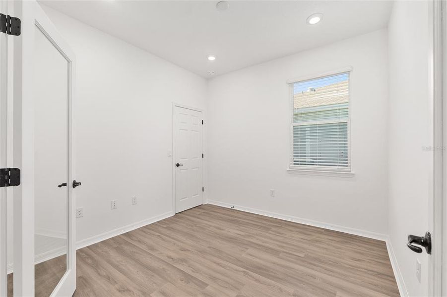 Spacious, unfurnished interior of a new home in , Ocala (Image 23).