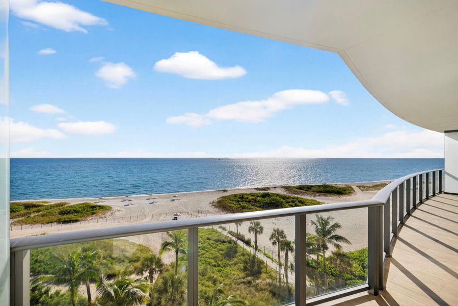 Condo located in Pompano Beach, FL showcasing its design and architecture (Image 29).