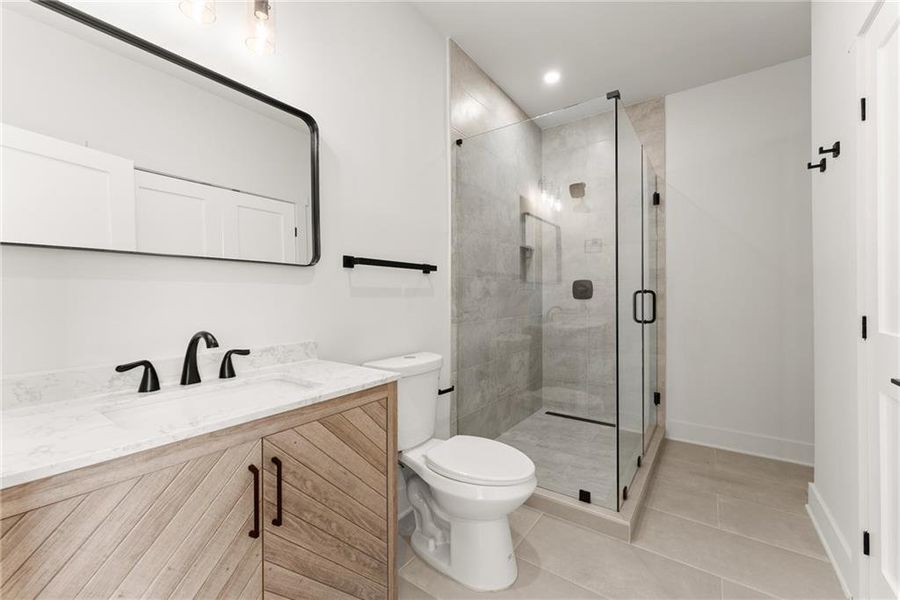 Furnished interior view inside a new home in , Clermont (Image 9).