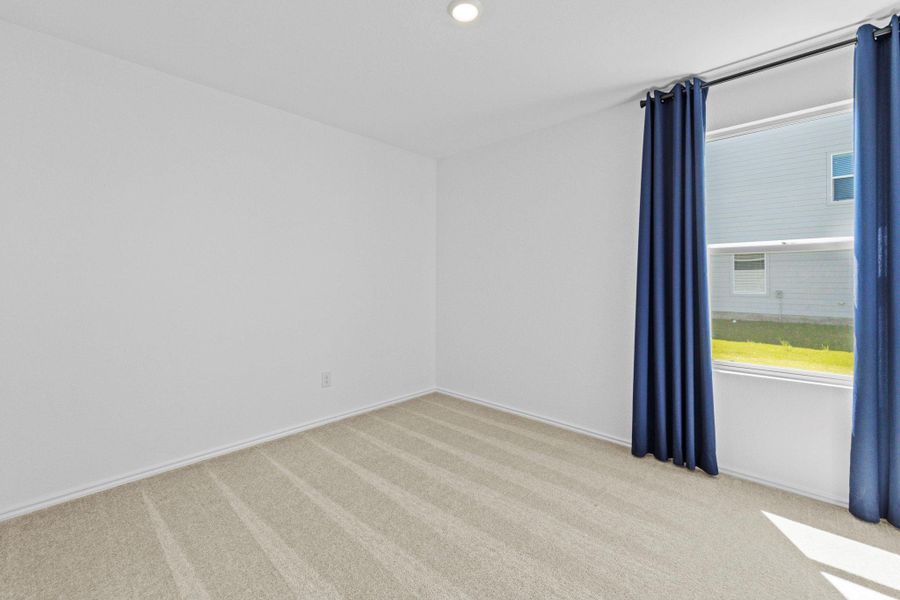 Spacious, unfurnished interior of a new home in Schriber Ranch, Mustang Ridge (Image 37).