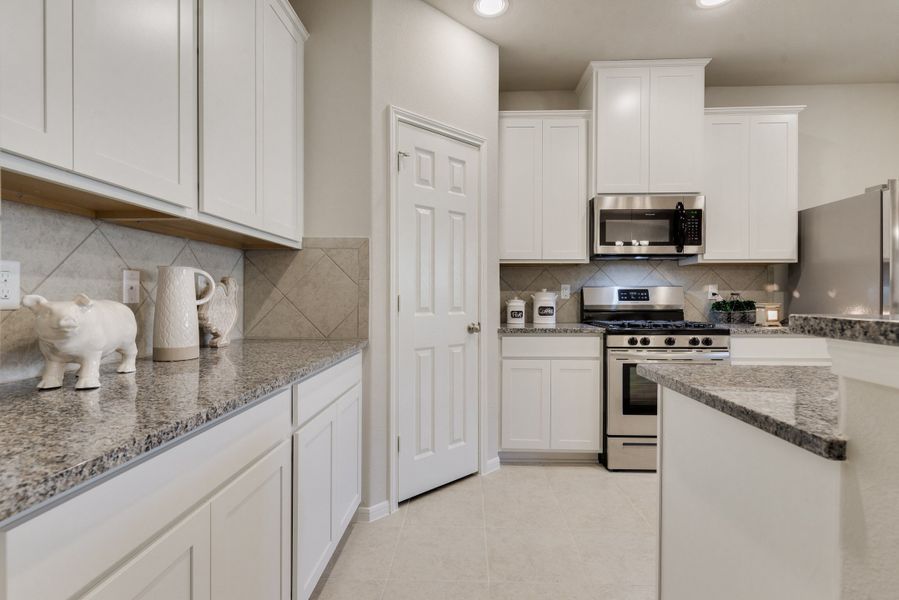Representative furnished interior of a home built from the Floor Plan 1759 by Colina Homes in Grand Magnolia, Magnolia (Image 6). Representative furnished interior of a home built from the Floor Plan 1759 by Colina Homes in Grand Magnolia, Magnolia (Image 6).