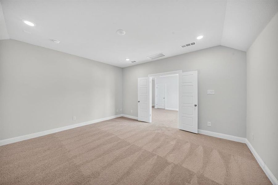 Spacious, unfurnished interior of a new home in Walsh Ranch, Fort Worth (Image 24).