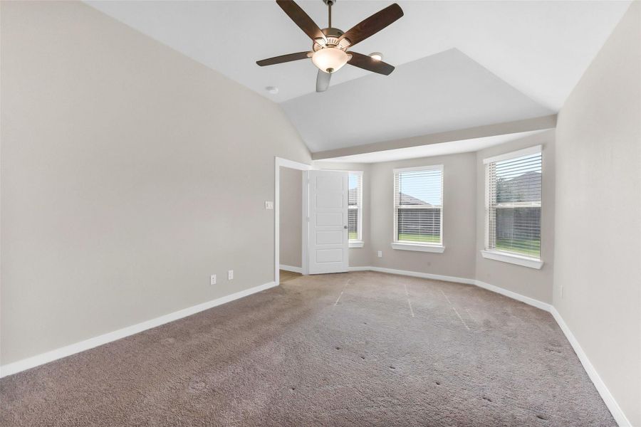 Spacious, unfurnished interior of a new home in Southwinds, Baytown (Image 18).