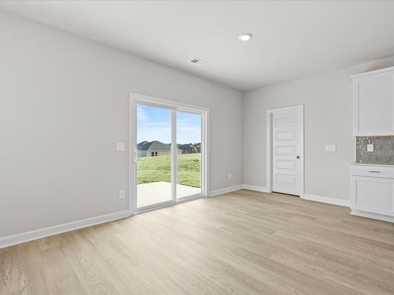 Spacious, unfurnished interior of a new home in Brayfield Manor - Signature Collection, Wellford (Image 10).