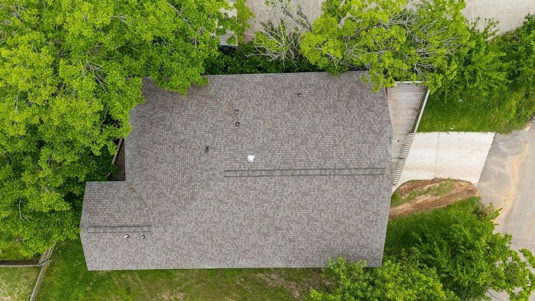 Exterior details and patio area of a home in , Kemah (Image 2).