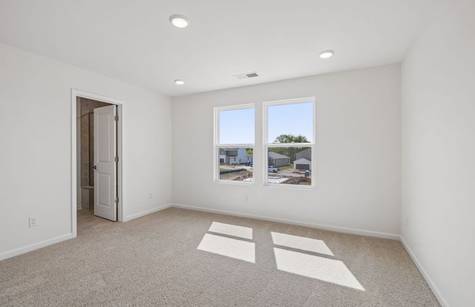 Spacious, unfurnished interior of a new home in Highlands of Carter's Station, Columbia (Image 39).