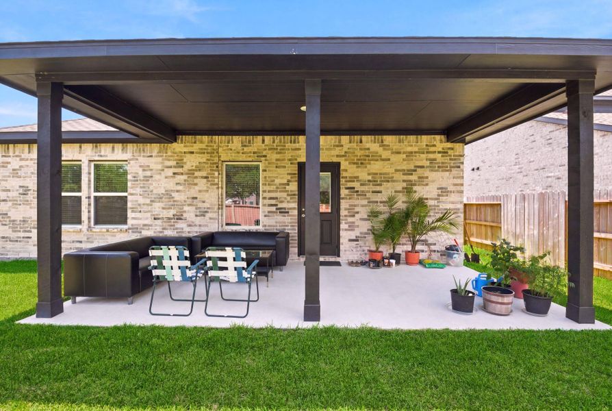Exterior details and patio area of a home in Massey Oaks, Pearland (Image 3).