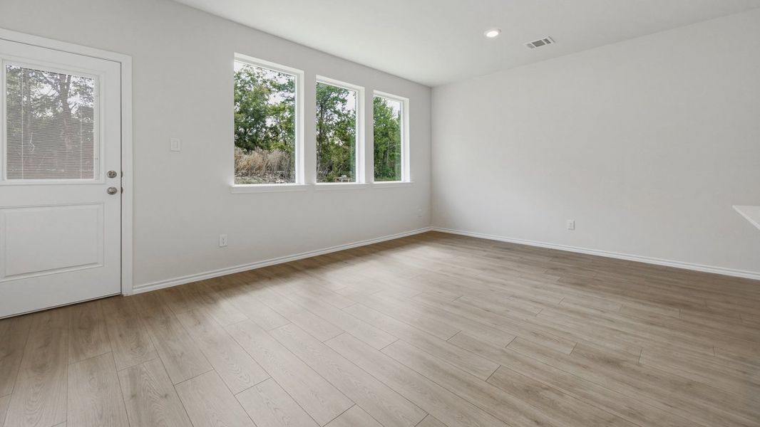 Spacious, unfurnished interior of a new home in Stonewood, Sulphur Springs (Image 7).