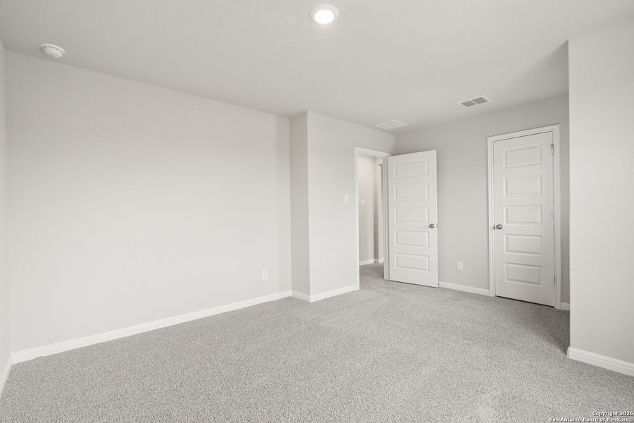 Spacious, unfurnished interior of a new home in Cinco Lakes, San Antonio (Image 23).