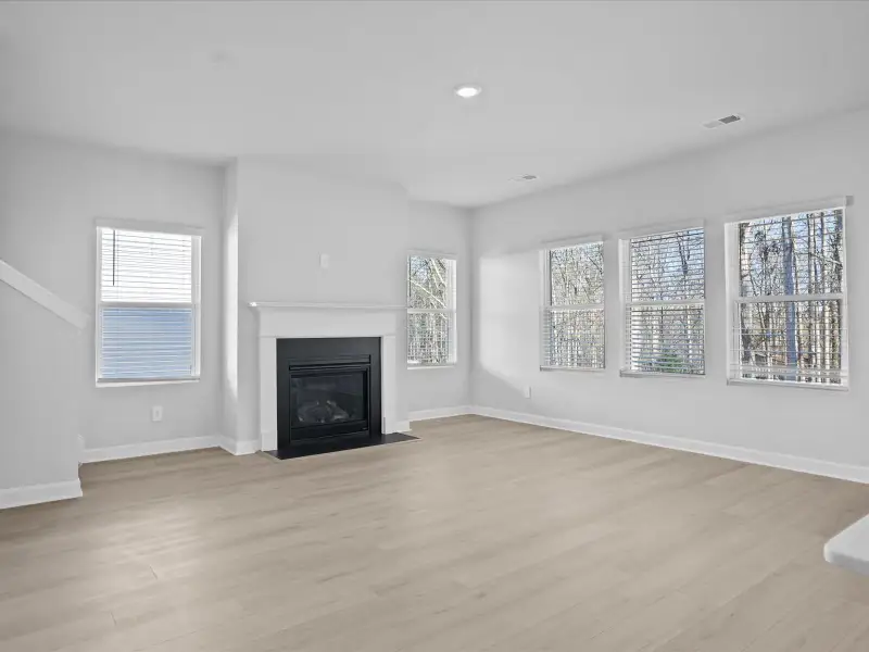 Spacious, unfurnished interior of a new home in Creek Ridge - Signature Collection, Spartanburg (Image 9).