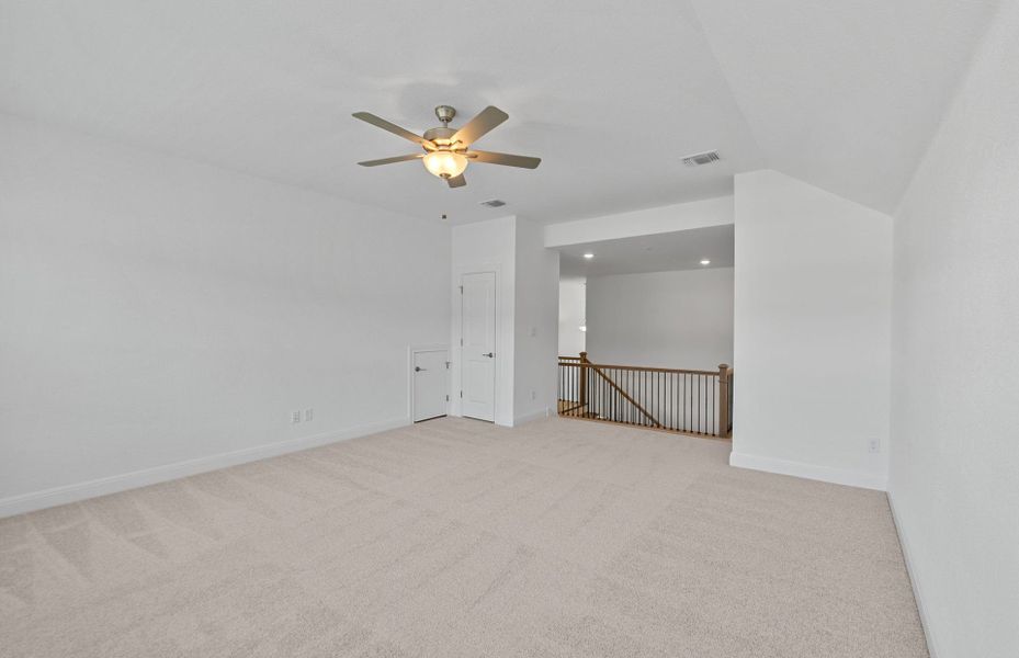 Spacious, unfurnished interior of a new home in Bluffview Reserve, Leander (Image 51).